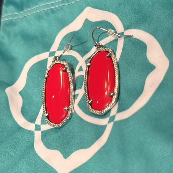 Kendra Scott Elle earrings - Picture 3 of 3